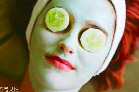 黃瓜敷臉能祛眼袋嗎？黃瓜敷臉有祛眼袋效果嗎？