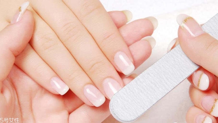 世界杯可樂(lè)美甲怎么做？世界杯主題可樂(lè)美甲教程