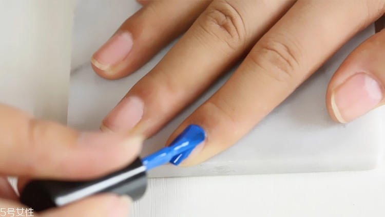 世界杯可樂(lè)美甲怎么做？世界杯主題可樂(lè)美甲教程