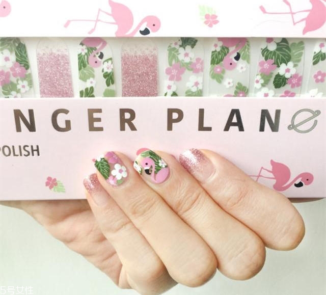 夏日火烈鳥美甲圖片 迷幻風火烈鳥美甲圖案 夏日火烈鳥美甲圖片 迷幻風火烈鳥美甲圖案