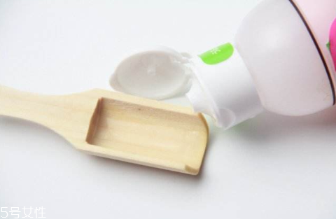 油皮痘痘肌怎么護膚？油皮致痘的4大誤區(qū)