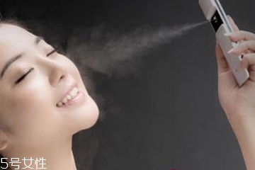 補水噴霧怎么定妝不花妝？補水噴霧的隱藏功能介紹