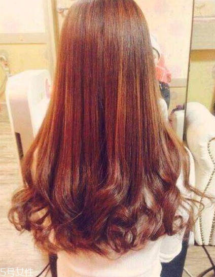 燙發(fā)后怎么打理卷發(fā)？剛燙的卷發(fā)如何打理？