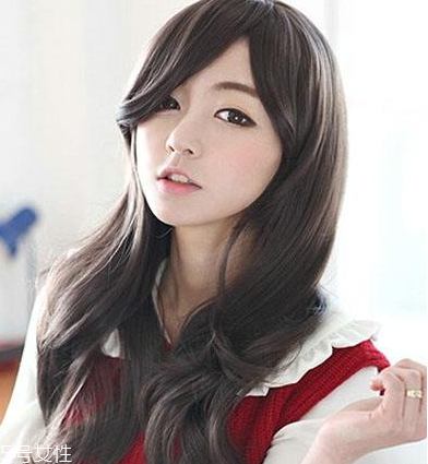 燙發(fā)是冷燙好還是熱燙好？冷燙和熱燙哪個(gè)更自然？