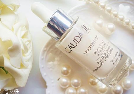 天生黑皮膚能變白嗎？天生黑皮膚用美白產(chǎn)品有效嗎？