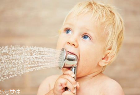 洗澡能減肥嗎？洗澡減肉肉的3種方法