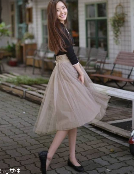 平胸女生夏天穿什么？平胸也能穿出高級(jí)感