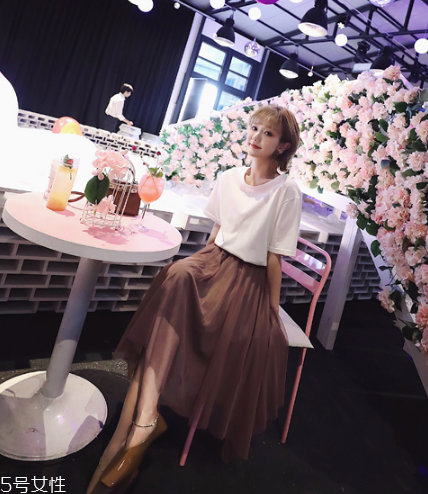 平胸女生夏天穿什么？平胸也能穿出高級(jí)感