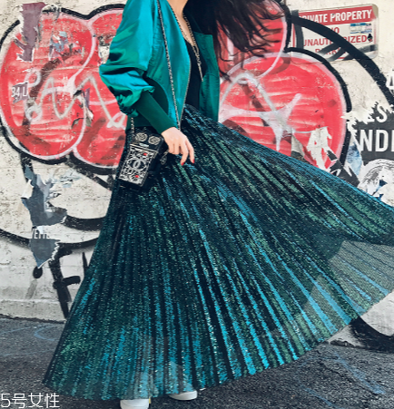 胖mm適合穿什么半身裙？這幾款都超顯瘦