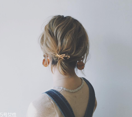 鮑伯頭發(fā)型怎么打理好看？鮑伯頭的5種打理方法