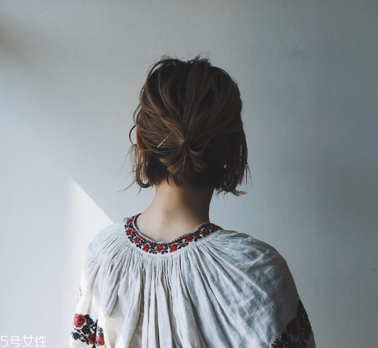 鮑伯頭發(fā)型怎么打理好看？鮑伯頭的5種打理方法