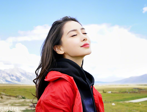 燙發(fā)一般多少錢？燙發(fā)價(jià)位防被坑指南