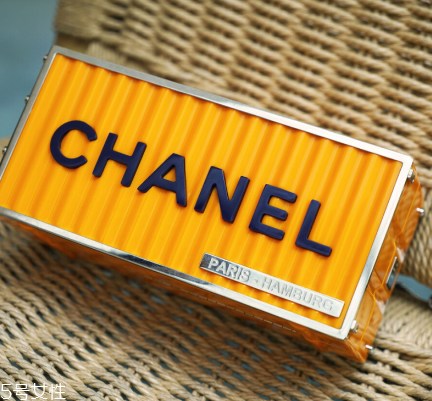 chanel集裝箱多少錢？香奈兒集裝箱包包正品價格