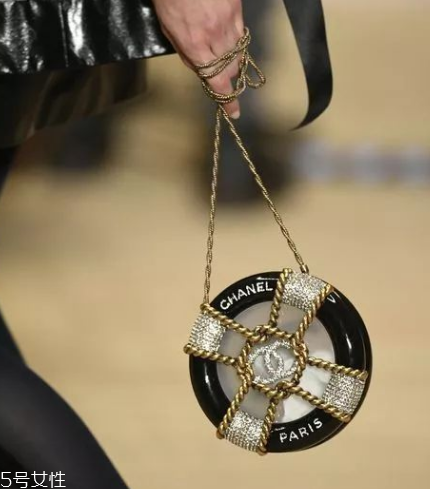 chanel救生圈多少錢？香奈兒救生圈包價格