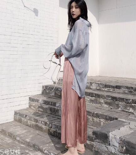 褲子在衣柜中怎樣收納？助你變身收納達(dá)人