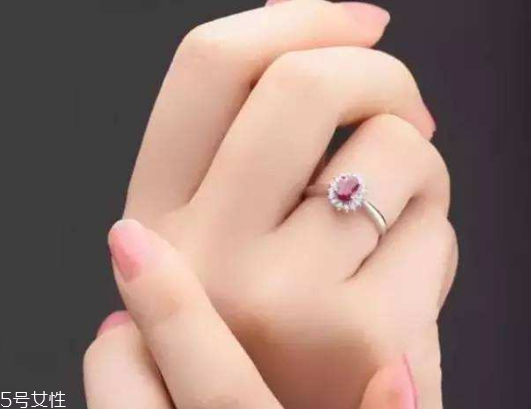 手比臉白是什么原因？手比臉白怎么回事？