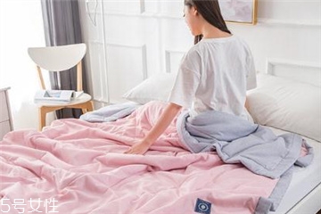 空調(diào)被可以曬太陽(yáng)嗎？多曬被子好處多