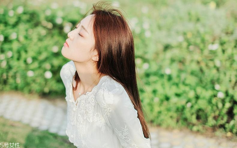 手比臉白是什么原因？手比臉白怎么回事？