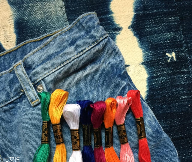 舊牛仔褲怎么改好看？只需幾步立馬變身時(shí)尚褲子