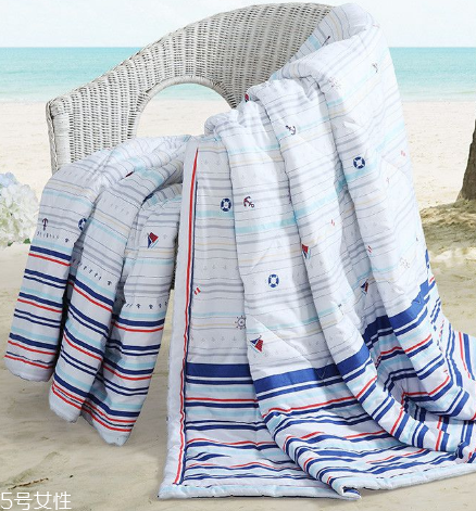 空調(diào)被適合什么時(shí)候蓋？不只是開空調(diào)的時(shí)候蓋