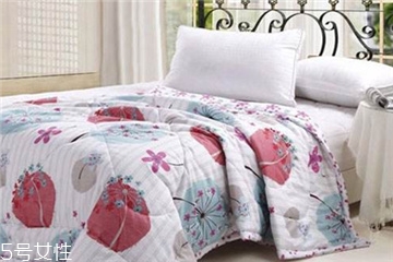 空調(diào)被適合什么時(shí)候蓋？不只是開空調(diào)的時(shí)候蓋