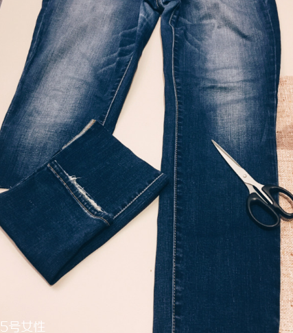 舊牛仔褲怎么改好看？只需幾步立馬變身時(shí)尚褲子