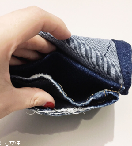 舊牛仔褲怎么改好看？只需幾步立馬變身時(shí)尚褲子