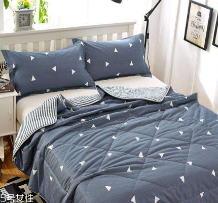 空調(diào)被發(fā)黃怎么辦？教你幾招瞬間洗白