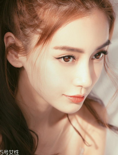 染發(fā)是頭發(fā)越油越好嗎？關(guān)于染發(fā)的真相