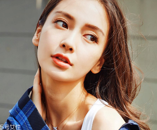 染發(fā)會使頭發(fā)變白嗎？頭發(fā)變白不是染發(fā)的鍋