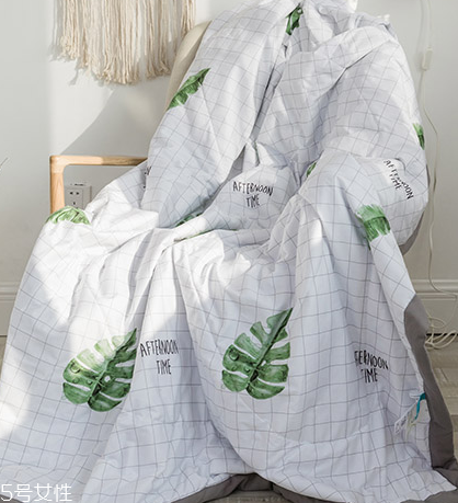 空調(diào)被和棉被的差別 原來(lái)區(qū)別這么大 空調(diào)被和棉被的差別 原來(lái)區(qū)別這么大