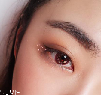 下眼影怎么畫顯眼睛大？眼睛變大2倍的下眼影畫法