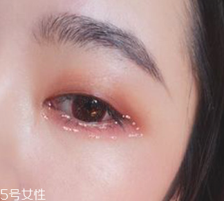 下眼影怎么畫顯眼睛大？眼睛變大2倍的下眼影畫法