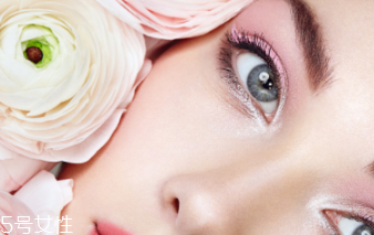 下眼影怎么畫顯眼睛大？眼睛變大2倍的下眼影畫法