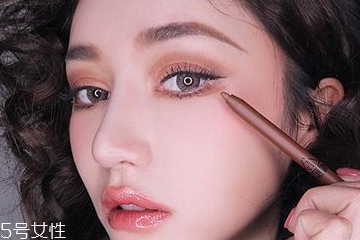 下眼影顯臟怎么辦？下眼影怎么畫不突兀？