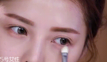 下眼影顯臟怎么辦？下眼影怎么畫不突兀？