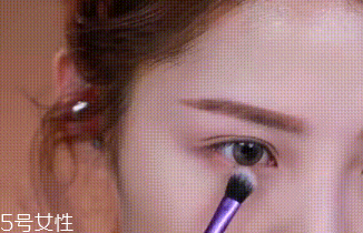 下眼影顯臟怎么辦？下眼影怎么畫不突兀？