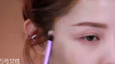 下眼影顯臟怎么辦？下眼影怎么畫不突兀？