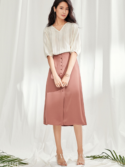 開叉裙適合什么人？詮釋美腿恰到好處