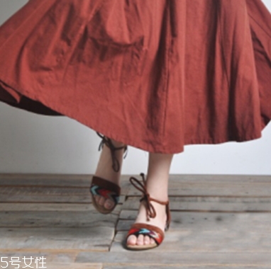 棉麻長(zhǎng)裙配什么鞋子？除了小白鞋還有這些