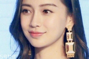 染發(fā)長出黑發(fā)怎么辦？補色來幫你