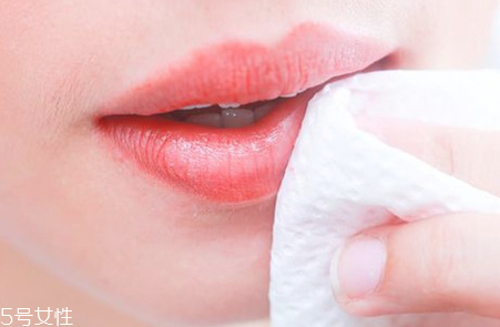 泰國(guó)kissme now口紅雨衣怎么樣？kiss me now口紅雨衣怎么用