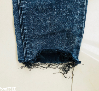 舊牛仔褲怎么改好看？只需幾步立馬變身時(shí)尚褲子