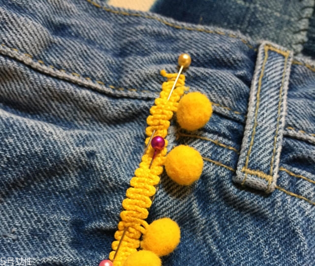 舊牛仔褲怎么改好看？只需幾步立馬變身時(shí)尚褲子