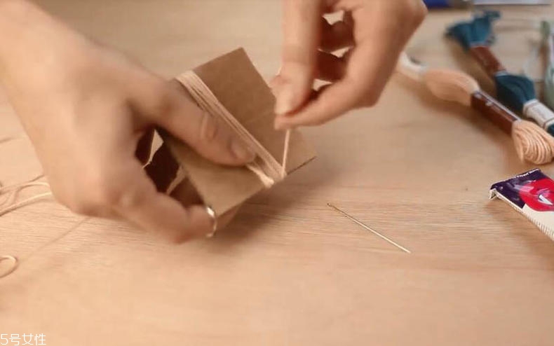 手工項鏈怎么做？彩色毛線編文藝范項鏈