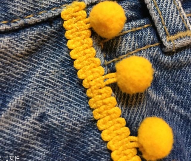 舊牛仔褲怎么改好看？只需幾步立馬變身時(shí)尚褲子