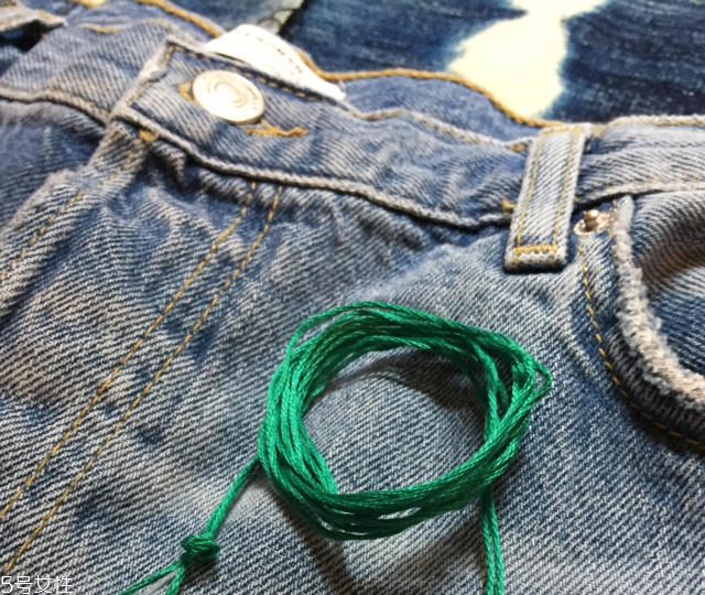 舊牛仔褲怎么改好看？只需幾步立馬變身時(shí)尚褲子