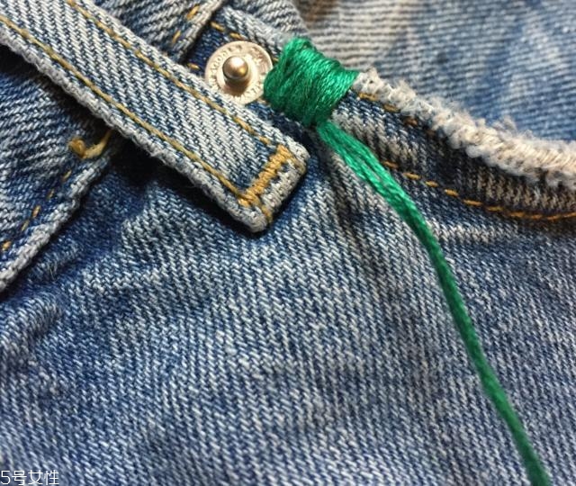 舊牛仔褲怎么改好看？只需幾步立馬變身時(shí)尚褲子