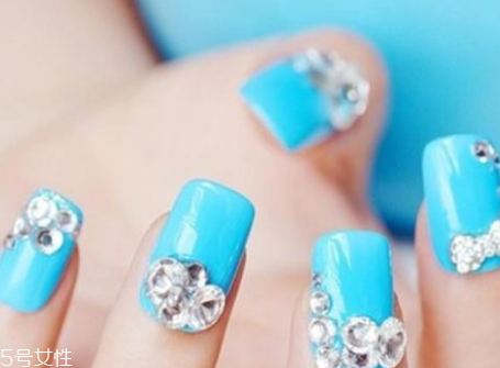 美甲底膠怎么選擇 日拋美甲底膠最省事 美甲底膠怎么選擇 日拋美甲底膠最省事