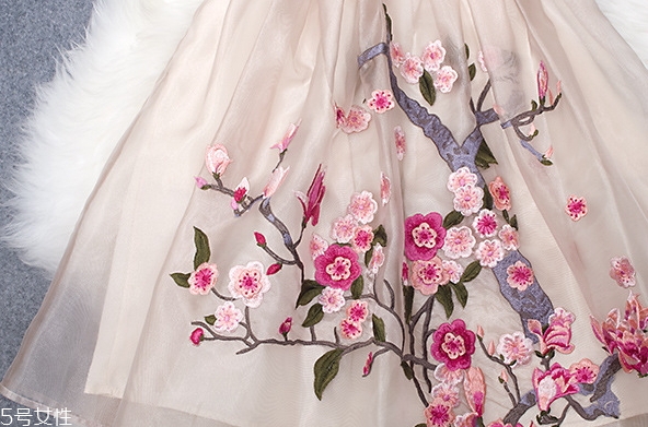 歐根紗和蕾絲的區(qū)別 哪一個(gè)是你的最愛(ài)